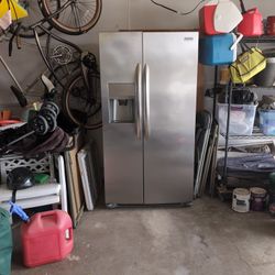 Frigidaire Gallery Side-by-side Refrigerator Freezer