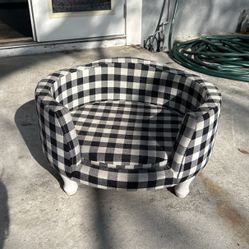 Plaid black and white small dog or cat bed/couch