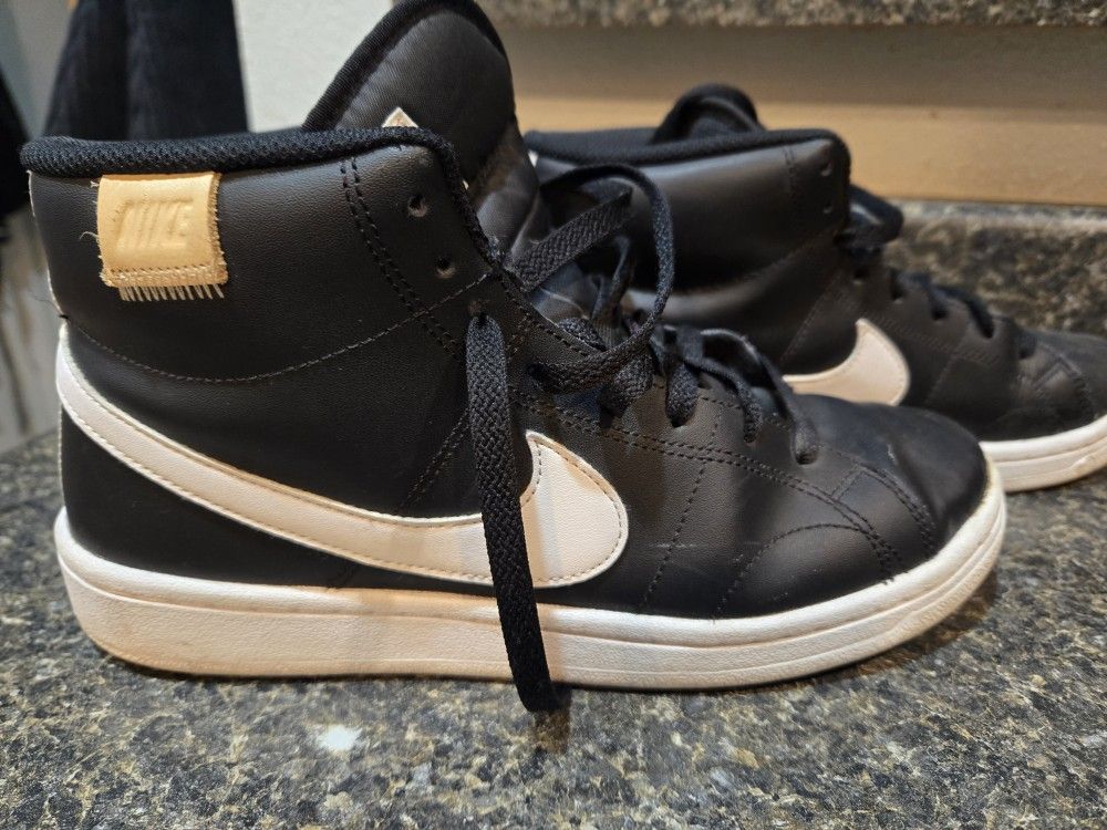 Womens Nike High Top Shoes Size 8.5