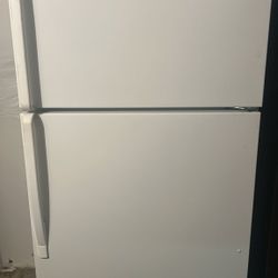 Whirlpool Top-Freezer Refrigerator 