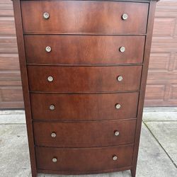 Stunning solid wood tall dresser/chest by Thomasville with 6 dovetailed drawers