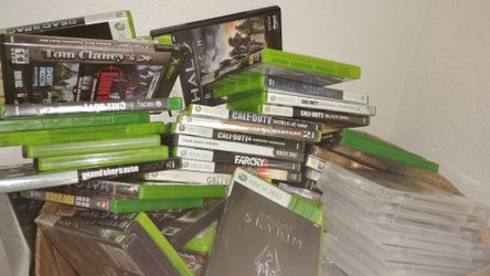 Different piles of Xbox 360 games shoot any offer ✨