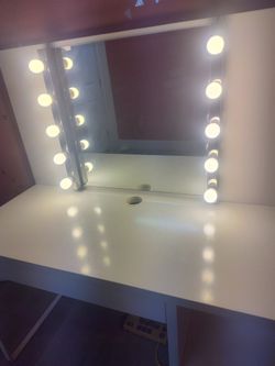 Vanity /Dresser .....✨👑