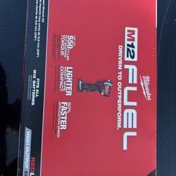 3/8 Milwaukee Stubby Impact Wrench Kit 