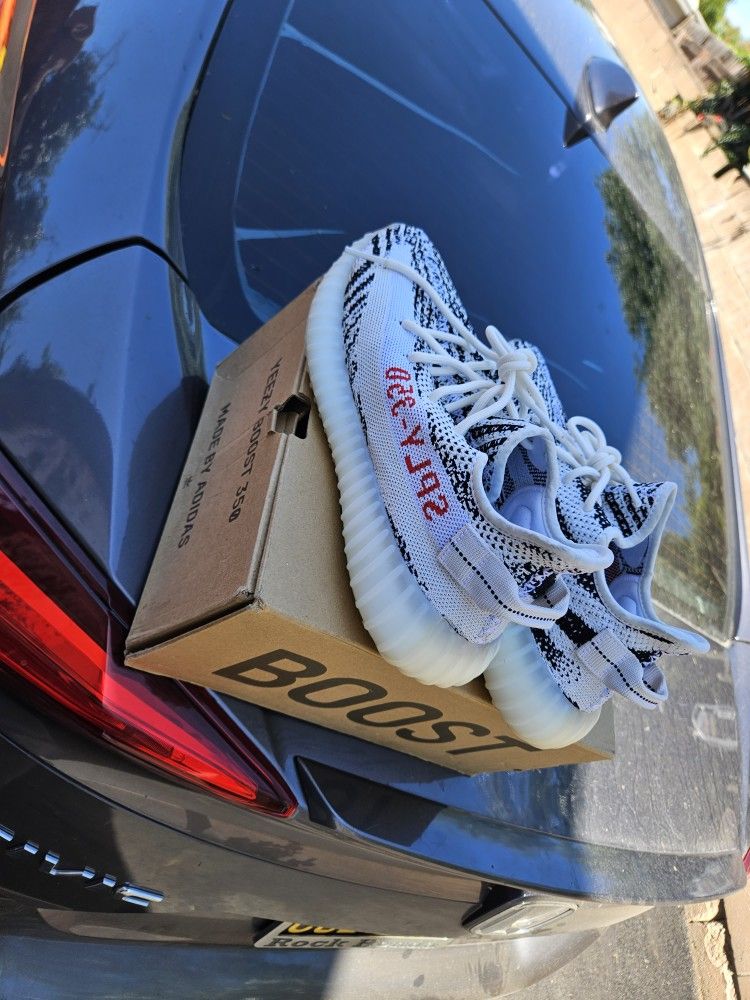 Yeezy 350 V2 Zebra  OG BOX