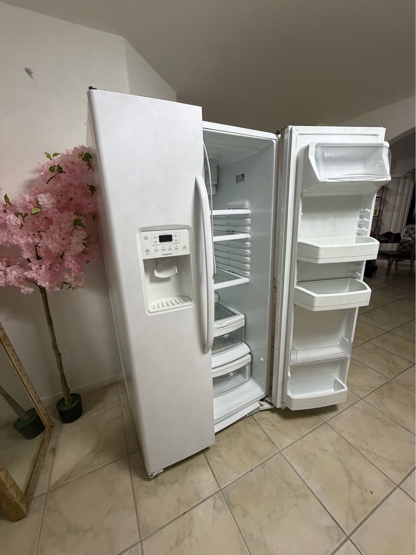 FRIDGE