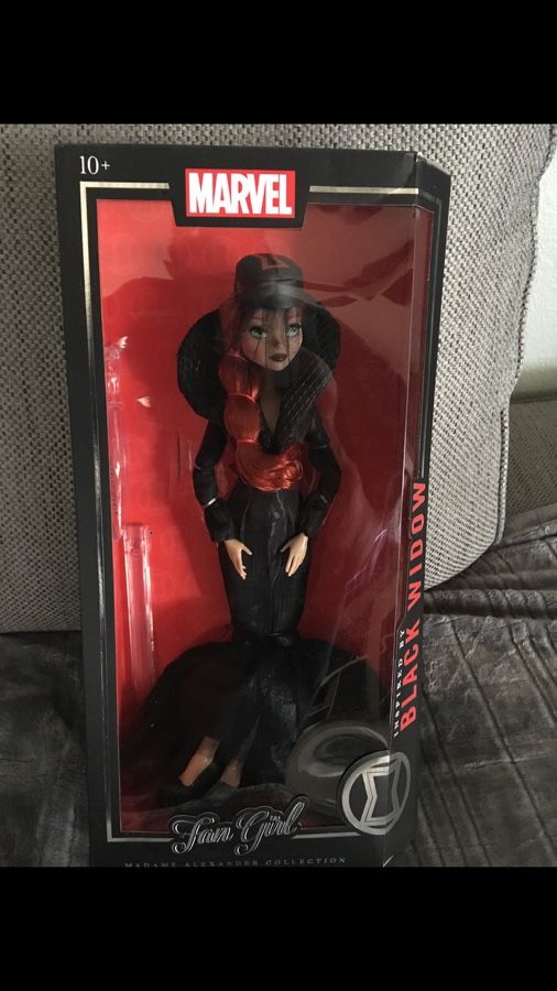 Fan girl marvel black widow doll *NEW* toys r us exclusive