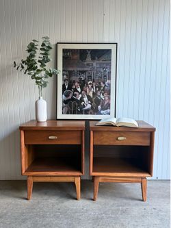 Mid Century Modern Walnut Nightstands | Pair