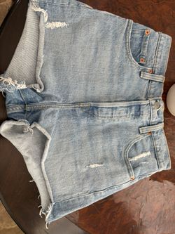 Levi’s Rib cage Shorts Size 26