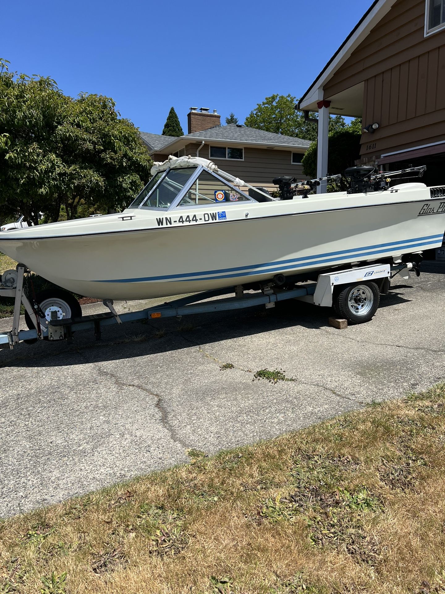 1979 16’ Glas Ply Boat 2019 60hp Evinrude E-Tec Outboard Motor
