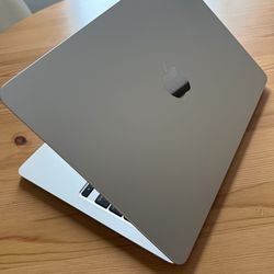 MacBook Air M2, 13.6-inch, 512 GB