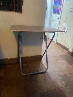Tv dinner stand