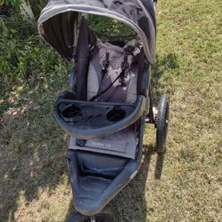 BABY STROLLER. USED GOOD CONDITIONS 3 WHEELS.  $20