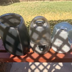2 humidifiers and 1 fan