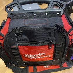 Milwaukee (PACKOUT) 15” Structured Tool Bag