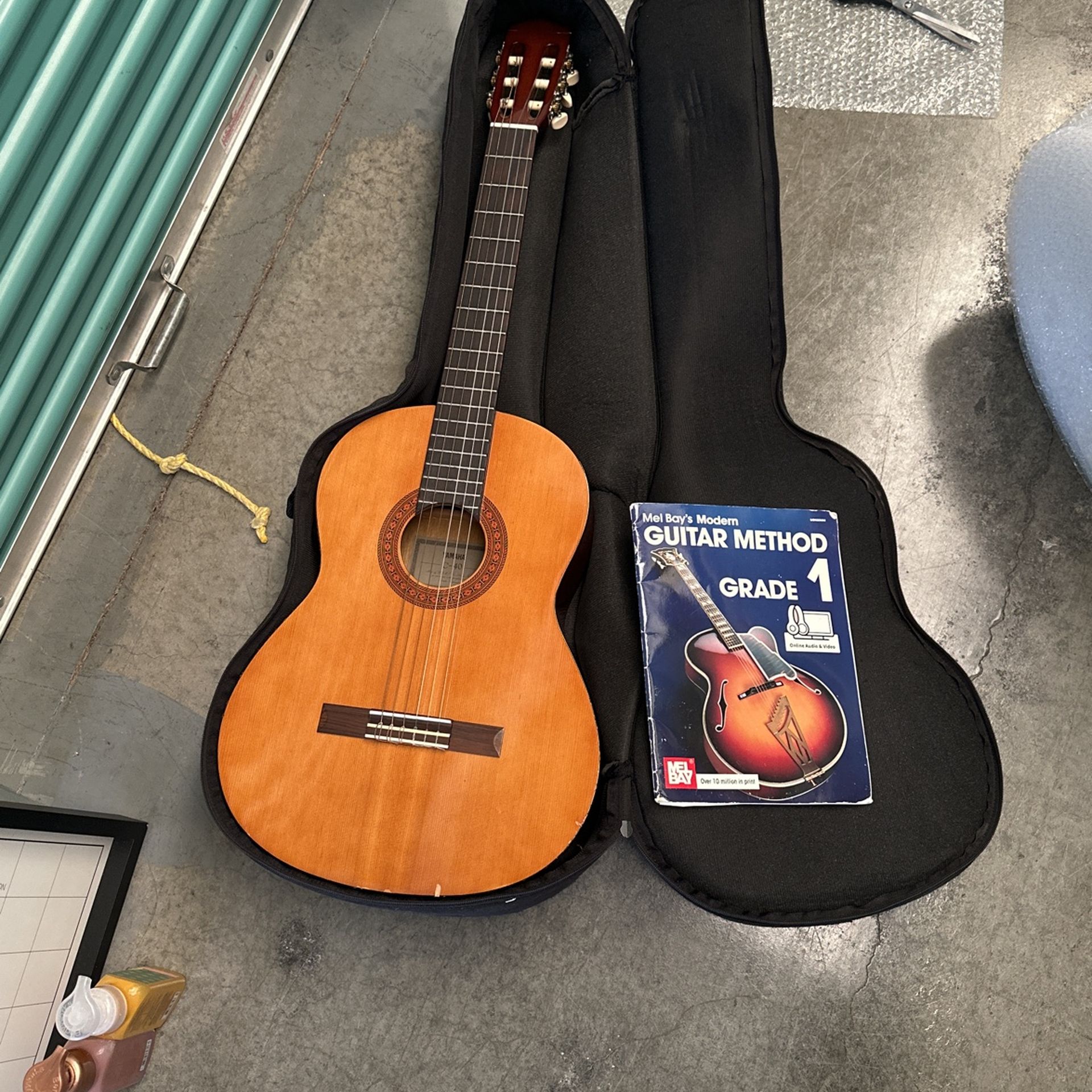 Guitar Yamaha C-40