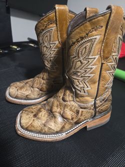 Kids size 10 boots