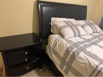 Queen bed and two night stands