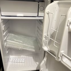 Magic Chef Mini Refrigerator And Freezer 