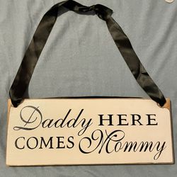 Daddy Here Comes Mommy Sign Wedding