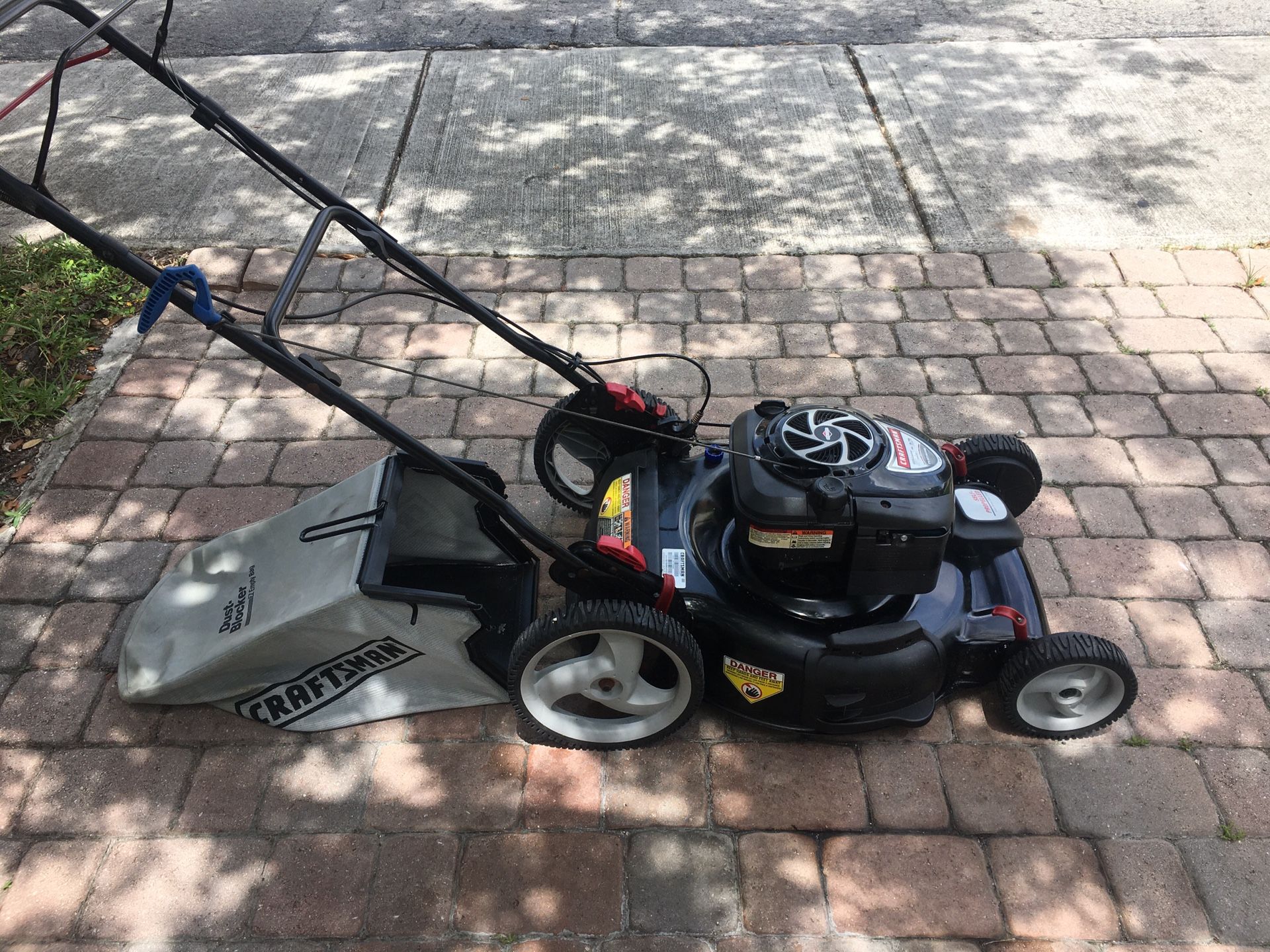 Craftsman 22 “ self propelled lawn mower 675 series platinum, very good