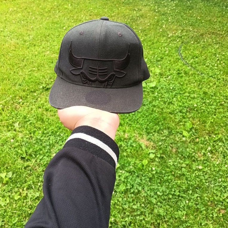 Bulls Hat Balck On Black For Men