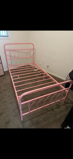Girls metal bed frame   Free