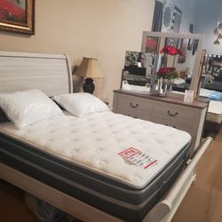 4pc Queen Bedroom Set