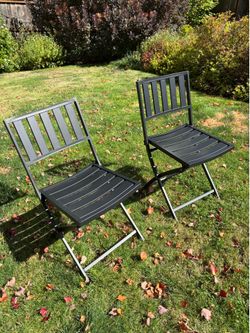 Set of 2 Outdoor Folding Chairs
