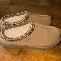 Ugg Shoes Adult  Size 9 