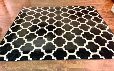 8’ x 10’ Modern Black & Cream Geometric Area Rug – Excellent Condition