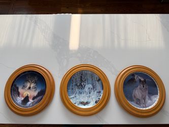 Set of 3 Decorative Wolf Collector Plates with Frames