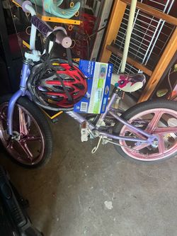 Vicicleta para niña  seminueva con casco nuevo