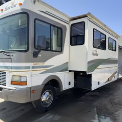 Fleetwood Bounder Motorhome 31 W