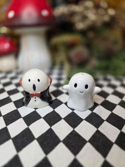 Halloween Ghost salt and pepper shakers