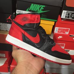 Jordan 1 Satin Bred