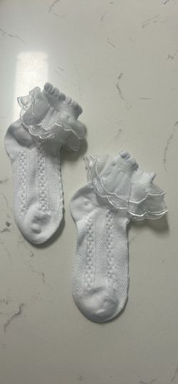 White Ruffle Cable Knit Ankle Socks