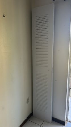 CLOSET DOOR ( PUERTA DE CLOSET) -NOT FREE
