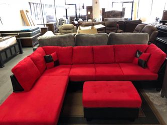 BRAND NEW SECTIONAL SOFA WITH OTTOMAN