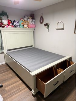 Queen bed