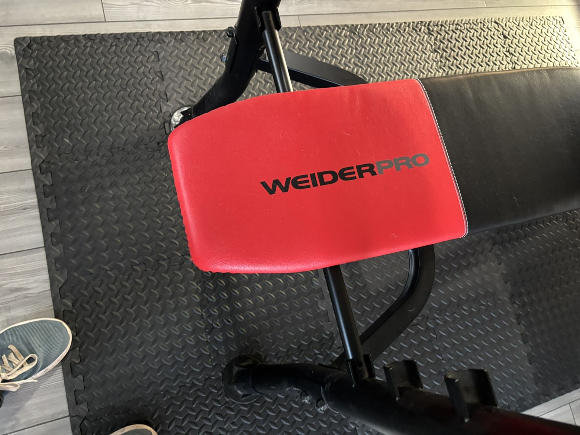 Wider Pro Bench Bar And weights
