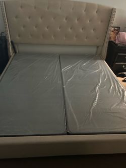 King bedframe and box springs