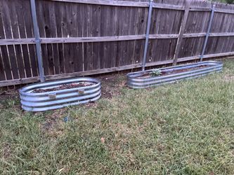 Raised plant beds