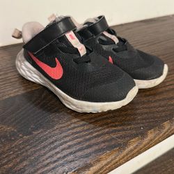 Nike Kids Revolution