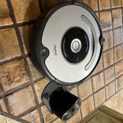 Almost New Roomba Vacuum (FULL SET)