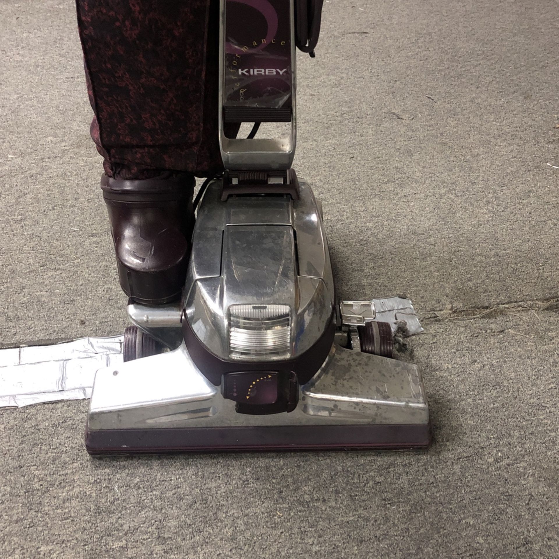 96091 Kirby G5D Vintage Upright Self Driving Vacuum Cleaner W/ Multiple Attachments 563585