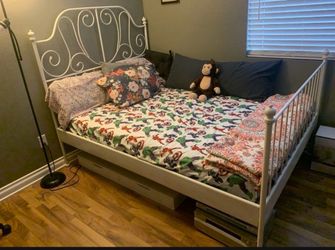 Full size bed