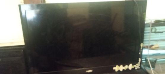 Black sanyo TV 30 inch