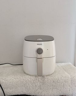 White Air Fryer with Accessory Set