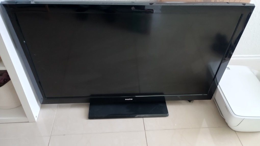 SANYO 42" Class LCD 1080p 60Hz HDTV - Model DP42841